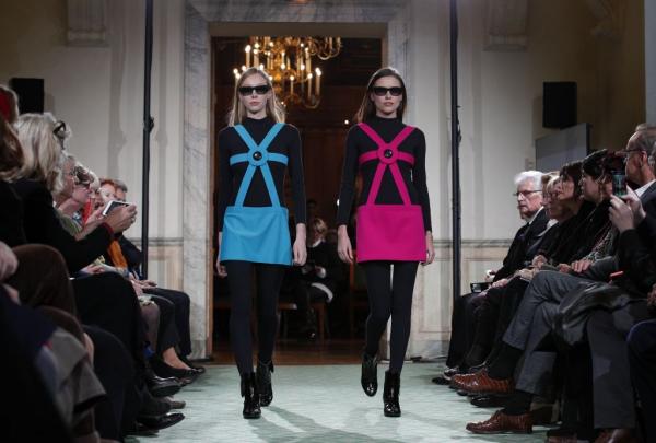 Ο Pierre Cardin στην εποχή του διαστήματος στο Μουσείο Μπρούκλιν