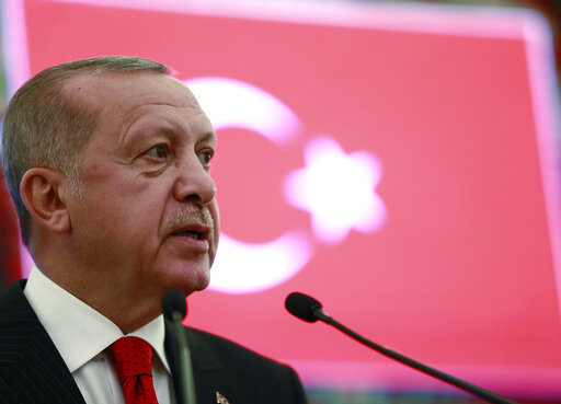 Ο Ερντογάν απομάκρυνε τον διοικητή της κεντρικής τράπεζας της Τουρκίας
