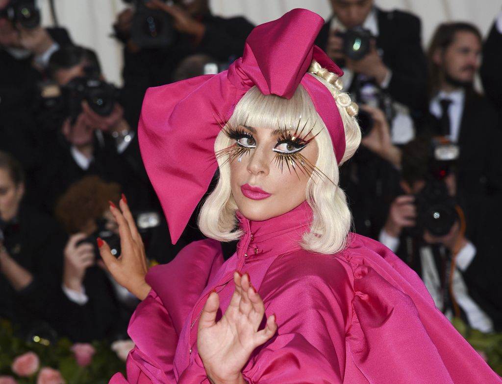 H Lady Gaga δημιουργεί σειρά καλλυντικών