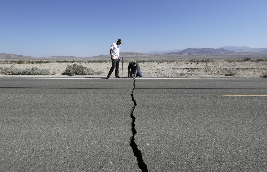 Συγκλονιστικές εικόνες: Ο σεισμός στην Καλιφόρνια άλλαξε την τοπογραφία της περιοχής