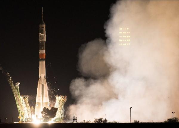 Επιτυχής εκτόξευση για τον επανδρωμένο πύραυλο Soyuz