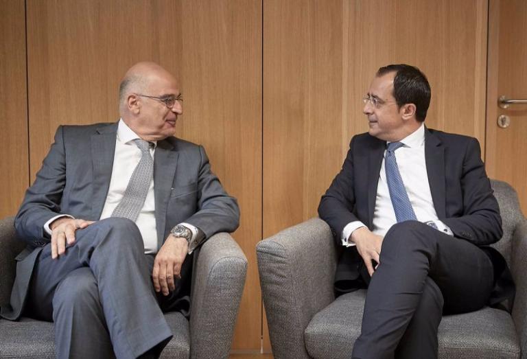 Δένδιας- Χριστοδουλίδης: Σε συνεχή επικοινωνία Αθήνα και Λευκωσία για Κυπριακό και Τουρκία