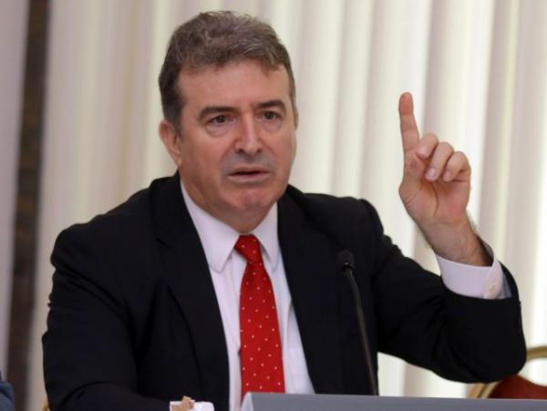 «Τελειώνει» τον αρχηγό της ΕΛ.ΑΣ. ο Μιχάλης Χρυσοχοΐδης