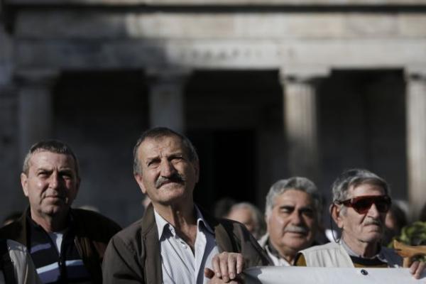 Μεγάλη ανατροπή στις συντάξεις – Πώς θα δίνονται οι επικουρικές, τι αλλάζει για τους ασφαλισμένους