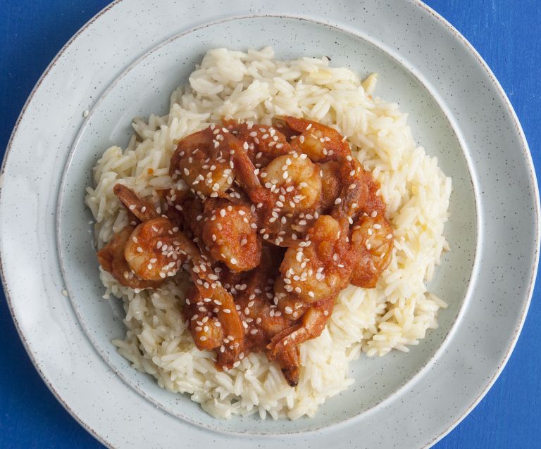 Γαρίδες στο τηγάνι με σάλτσα σόγιας και σουσάμι