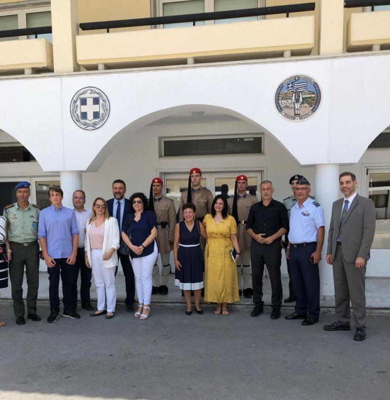 Επίσκεψη του Γιάννη Μώραλη στο στρατόπεδο της Προεδρικής Φρουράς