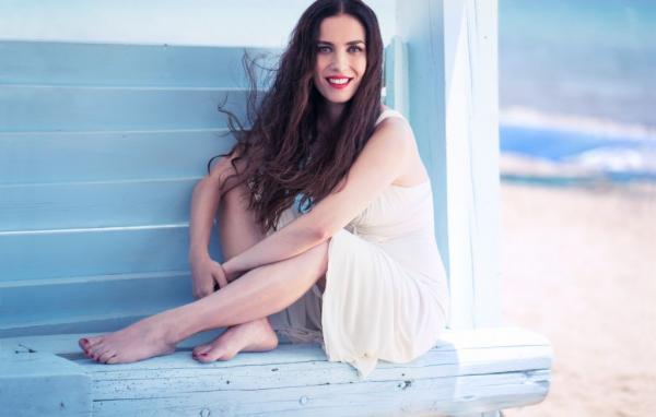 Η Φωτεινή Δάρρα μίλησε στο in.gr για έναν «Έρωτα… κάτω από το φεγγάρι»