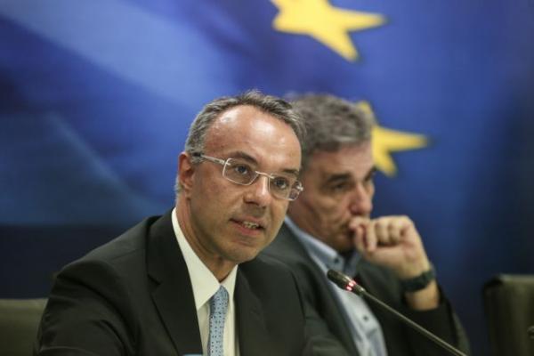 FT: Για «βόμβες με αναμμένα φιτίλια» στην οικονομία προειδοποιεί ο Σταϊκούρας