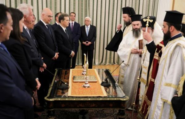 Ορκίστηκε η νέα κυβέρνηση στο Προεδρικό Μέγαρο