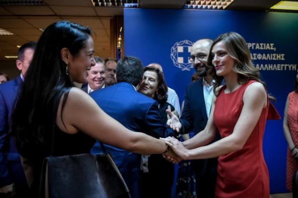 Δόμνα Μιχαηλίδου-Έφη Αχτσιόγλου: Τράβηξαν πάνω τους όλα τα φλας