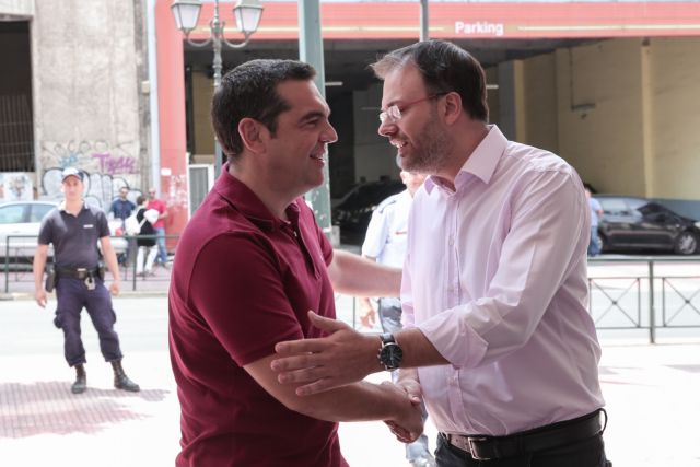 Στα γραφεία της ΔΗΜΑΡ ο Τσίπρας για να… αναστήσει τον Θεοχαρόπουλο