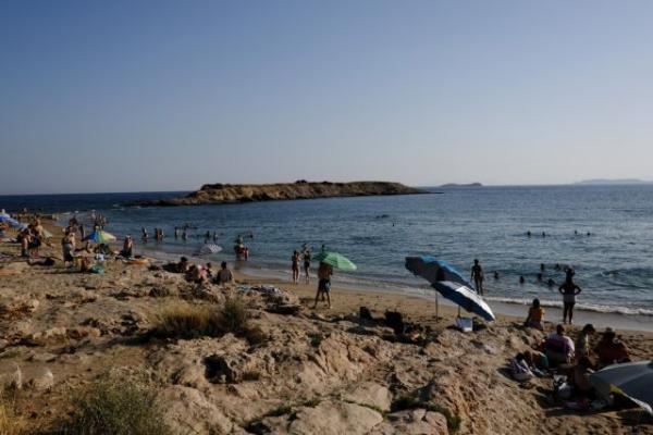 Καιρός: Υψηλές θερμοκρασίες με βροχές και καταιγίδες την Πέμπτη