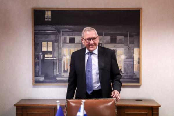 Μήνυμα Ρέγκλινγκ: Μείωση φόρων με μείωση αφορολόγητου