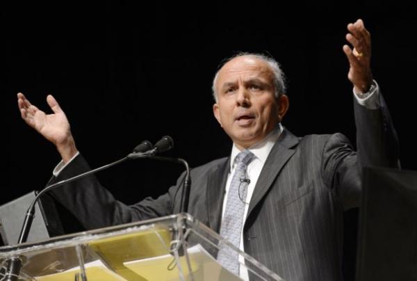 Ποιος είναι ο Prem Watsa – Γιατί επέστρεψε στην Αθήνα ο «γκουρού των αγορών»