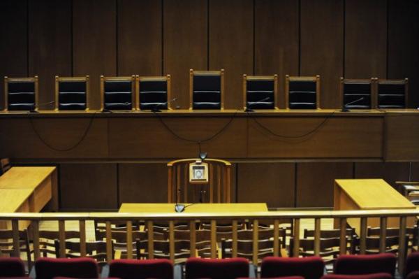 Δίκη ΧΑ: Κατηγορούμενος ισχυρίζεται ότι πήρε κατά λάθος τηλέφωνο τον Ρουπακιά