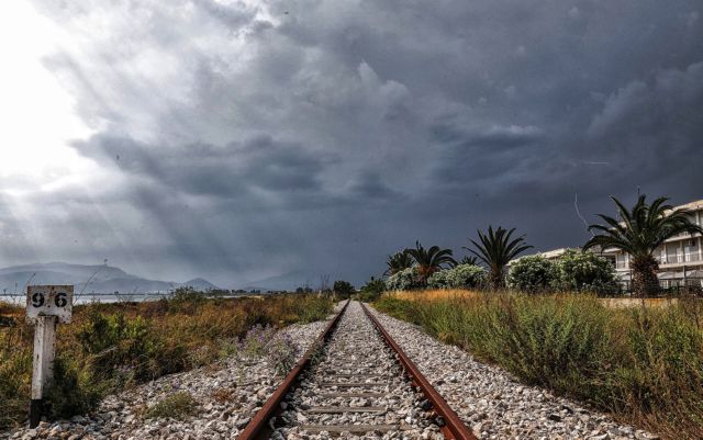 Έκτακτο δελτίο καιρού: Έρχονται βροχές και χαλάζι