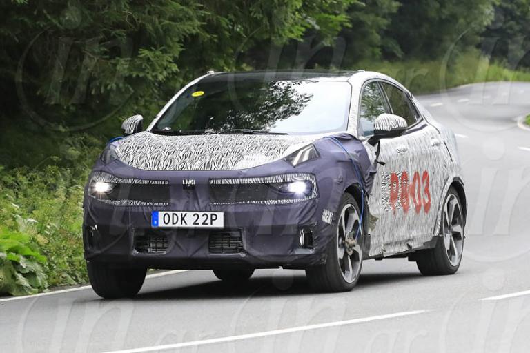 Lynk & Co 01 Coupe: Σε διπλό ταμπλό