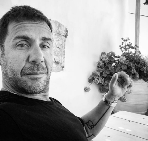 Ξεκαρδιστικός Μαζωνάκης: Πουλάει χαλιά αλά Μοιραράκη