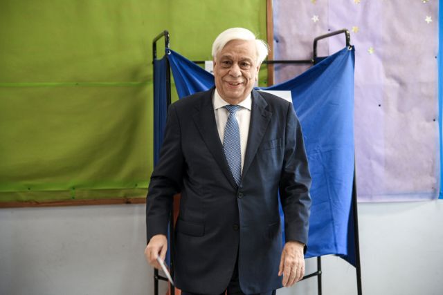 Ψήφισε στο Νέο Ψυχικό ο Προκόπης Παυλόπουλος