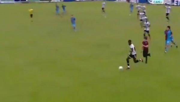 Απίστευτο: Οπαδός της Τράμπζονσπορ εισέβαλε στο γήπεδο για να… παίξει άμυνα