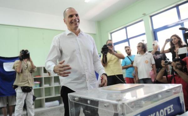 Ψήφισε ο Γιάνης Βαρουφάκης- «Συγχαρητήρια σε όσους σηκώθηκαν από τον καναπέ»