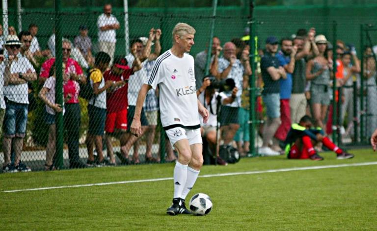 Ο Βενγκέρ το ξανάκανε! Συμμετείχε σε φιλικό στα 69 του χρόνια