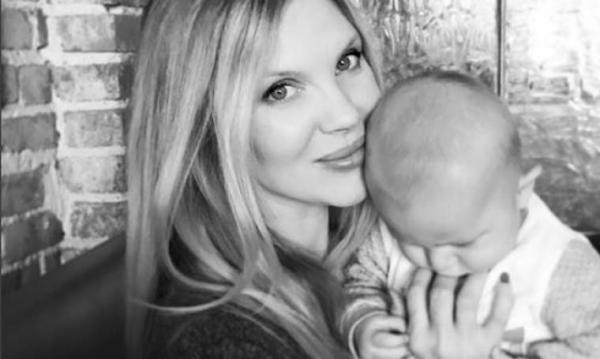 Χρίστινα Αλούπη: Βουτιές στην θάλασσα με τα παιδιά της