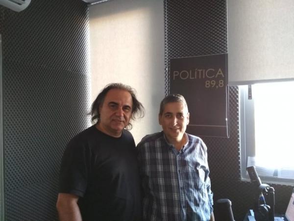 Ο Νίκος Ανδρουλάκης μας ταξιδεύει με τις συναυλίες του σήμερα στο Χάρακα και αύριο στο Αβδού