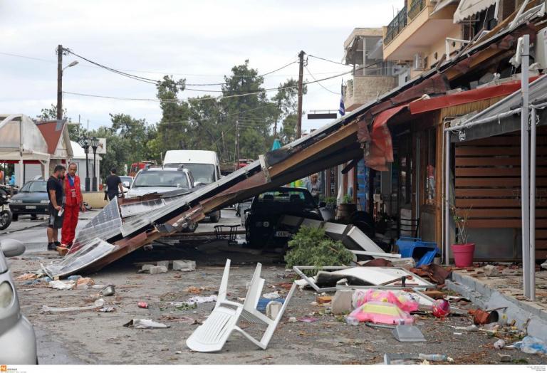 Φονική κακοκαιρία – Αποζημιώσεις σε τρεις δήμους προανήγγειλε ο Θεοδωρικάκος