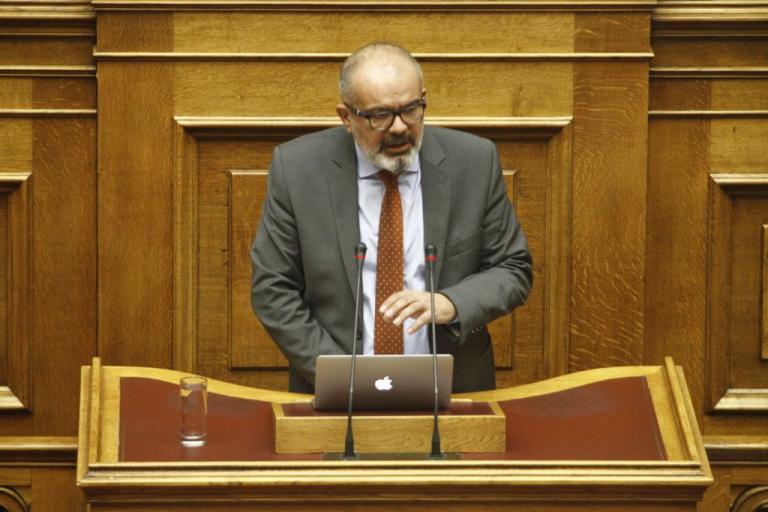 Κώστας Μπαργιώτας : Μεταξύ Σκύλλας και Χάρυβδης