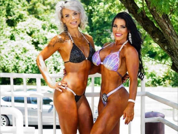 Ελληνίδες τραγουδίστριες διαπρέπουν στο bodybuilding