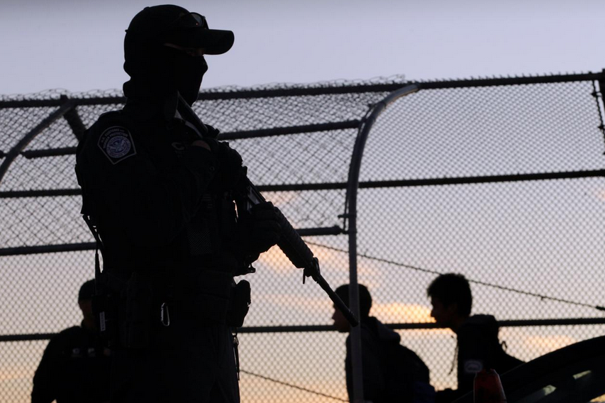 ΗΠΑ: Μειωμένος κατά 28% ο αριθμός των συλληφθέντων μεταναστών στα σύνορα με το Μεξικό
