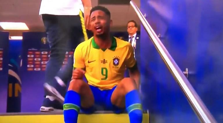 Βαλάντωσε στο κλάμα ο Ζέσους μετά την αποβολή του