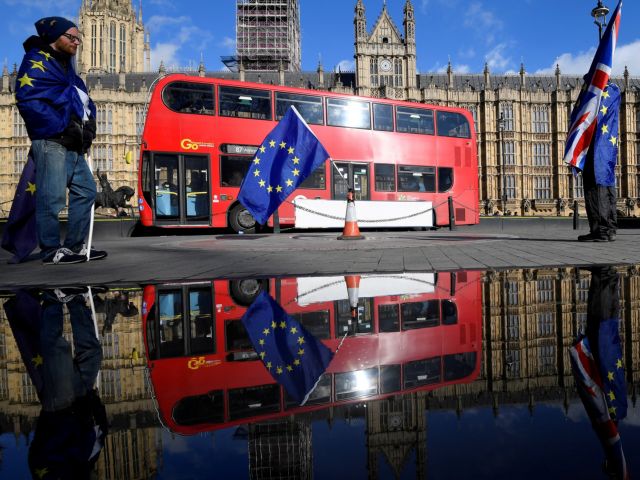 Brexit: Για έξοδο χωρίς συμφωνία ετοιμάζεται το Λονδίνο