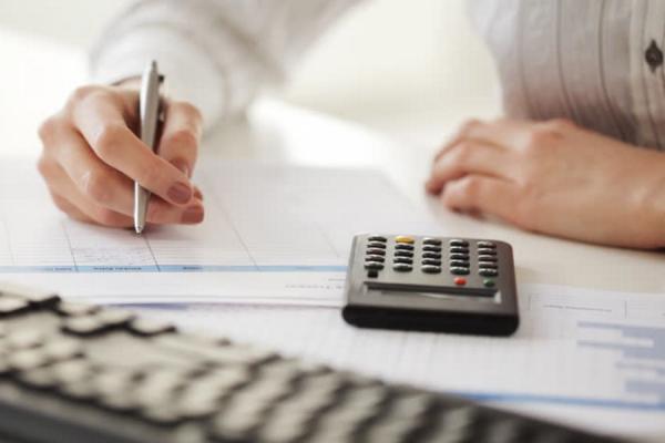 «Λευκό μητρώο» για τις εισφορές: Πώς θα πληρώνουν λιγότερα επιχειρήσεις και επαγγελματίες