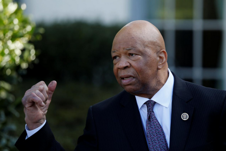 ΗΠΑ: Ίσες αποστάσεις από τον Μίντοους για Τραμπ και Κάμινγκς