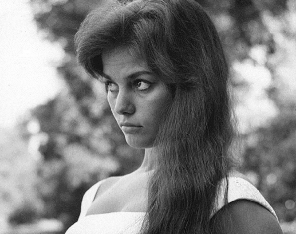 Μέσα στην γκαρνταρόμπα της Κλαούντια Καρντινάλε