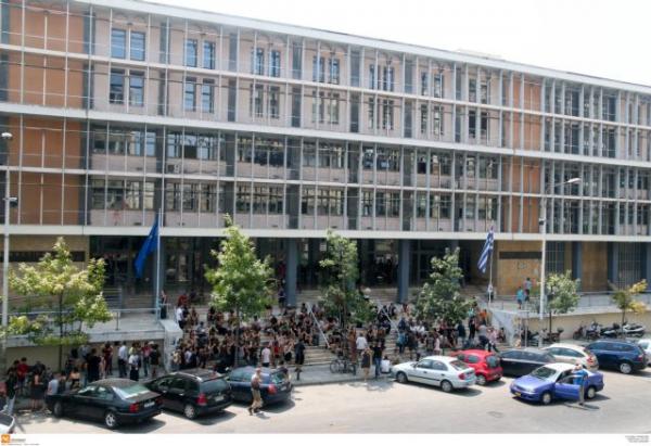 Πήρε προθεσμία ο 53χρονος για την επίθεση με τσεκούρι στη γυναίκα του
