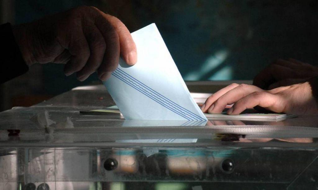 Εκλογές Εξάρχεια: Αποχή ρεκόρ από το εκλογικό τμήμα που έκλεψαν την κάλπη