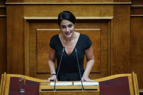 Δόμνα Μιχαηλίδου: 2.000 ευρώ για κάθε παιδί που γεννιέται – Δεν θα κοπεί κανένα επίδομα