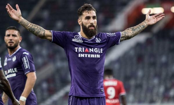 Έτοιμος να υπογράψει στη Γαλατασαράι ο Ντουρμάζ