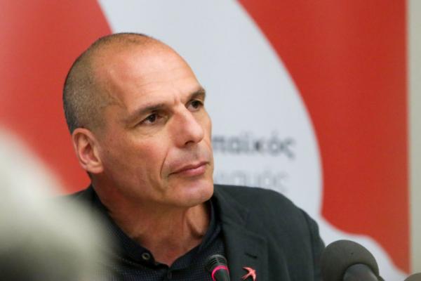 Τι λέει Βαρουφάκης για το περιστατικό στο Σαρλ ντε Γκωλ