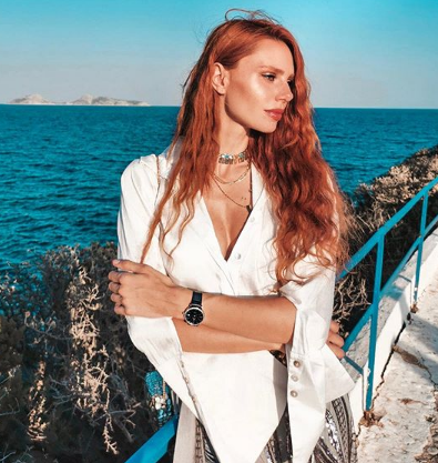 Έβελυν Καζαντζόγλου: «Τάραξε» τα νερά στη Μύκονο