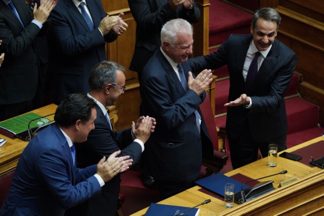 Mitsotakis receives parliamentary confidence vote