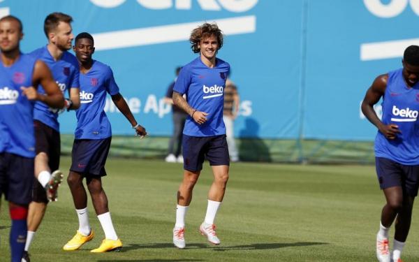 Μπαρτσελόνα : Τρέλαναν στις… ποδιές τον Γκριεζμάν στην πρώτη προπόνηση