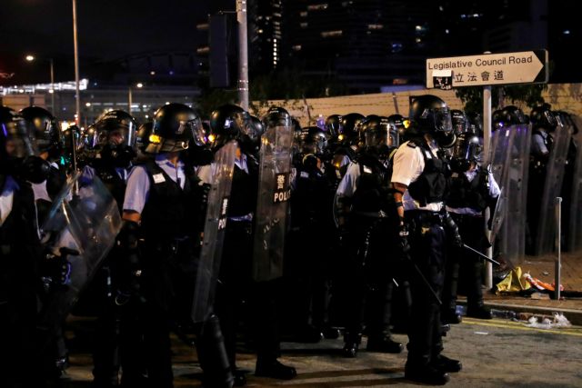 Χονγκ Κονγκ: Η αστυνομία ανέκτησε τον έλεγχο του κοινοβουλίου
