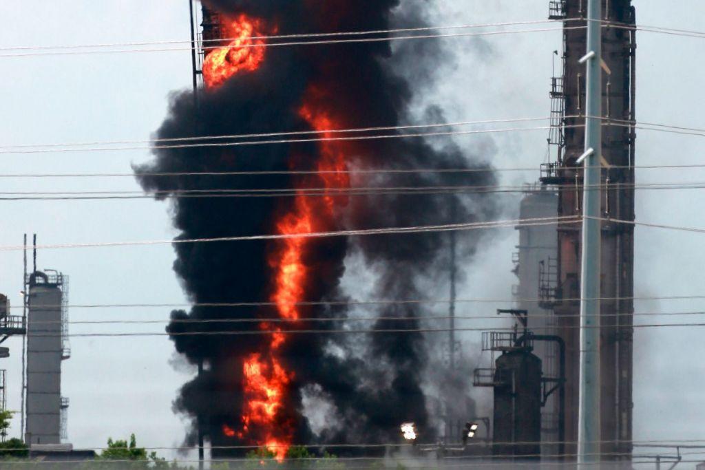 Συναγερμός στο Τέξας: Μεγάλη φωτιά σε διυλιστήρια