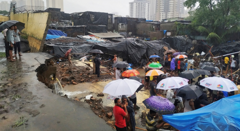 Ινδία: Τουλάχιστον 6 νεκροί και 18 αγνοούμενοι από ρήξη φράγματος εν μέσω μουσώνα