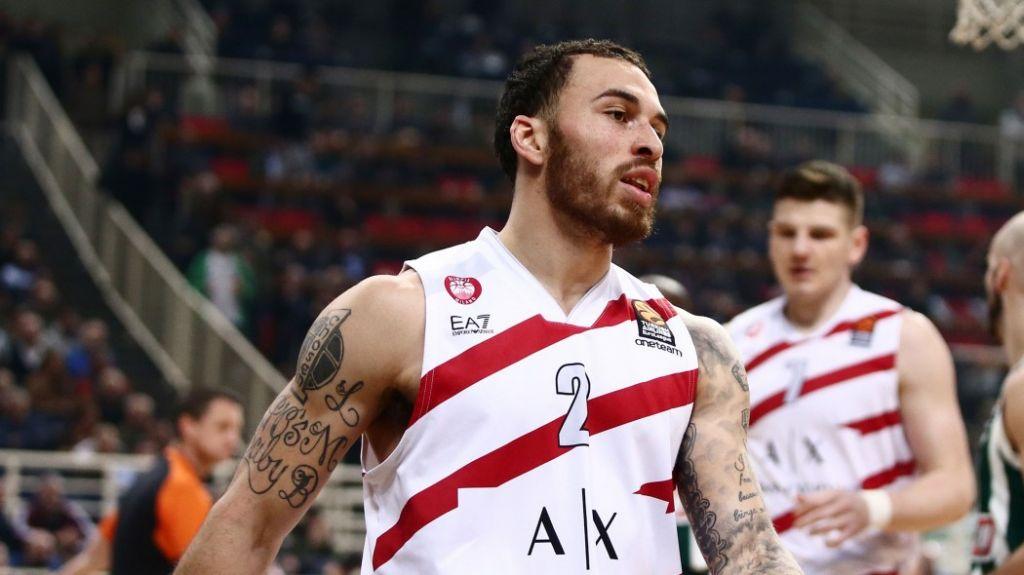 Αρμάνι : Ο Μεσίνα δείχνει την πόρτα της εξόδου στον Τζέιμς