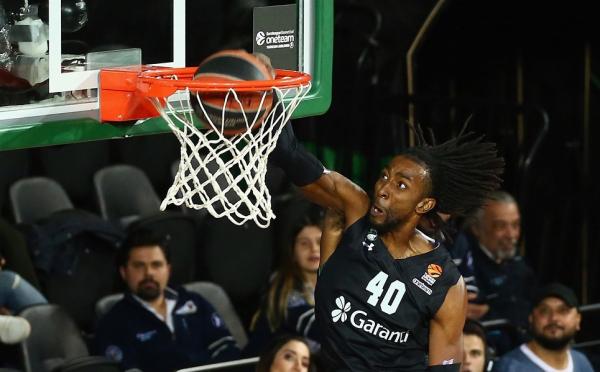 Φλέρταρε με Ολυμπιακό, κατέληξε στη Χίμκι